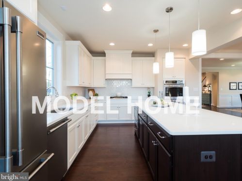 1927 Cherri Dr, Falls Church, VA 22043-1059