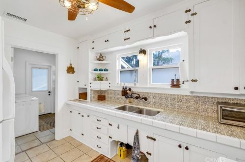3055 Chestnut St, Riverside CA  92501-2411 exterior