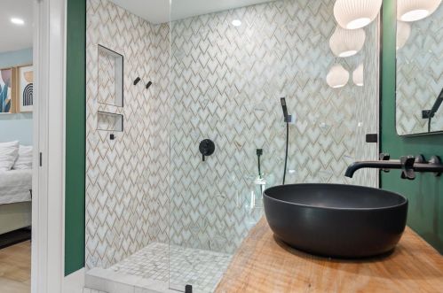 5101 Creekline Dr, Austin TX  78745-2227 exterior