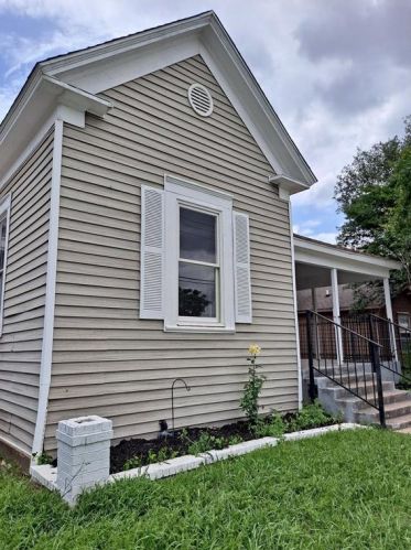 910 Tucker St, Fort Worth TX  76104-1421 exterior