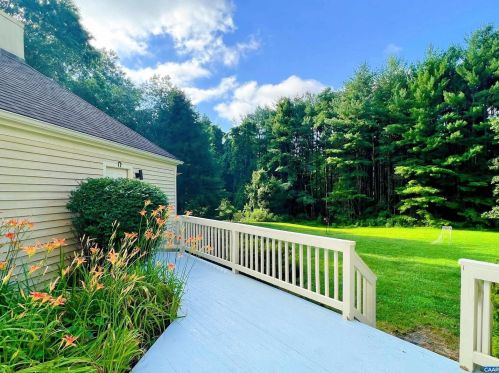 1870 Cobblestone Ln, Charlottesville, VA 22901-9436