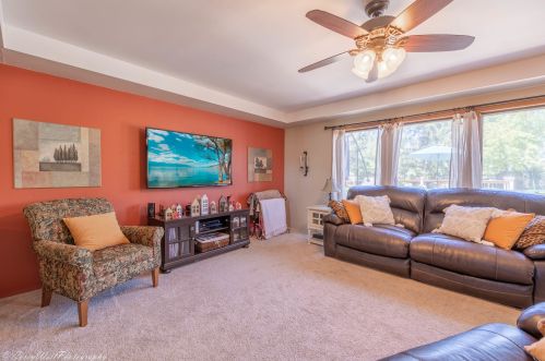 1223 Foxpointe Dr, Sycamore IL  60178-3219 exterior