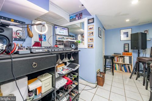 9408 Colesville Rd, Silver Spring MD 20901-4820 exterior