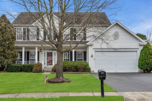 19 Penn Pl, Lacey, NJ 08731-1601