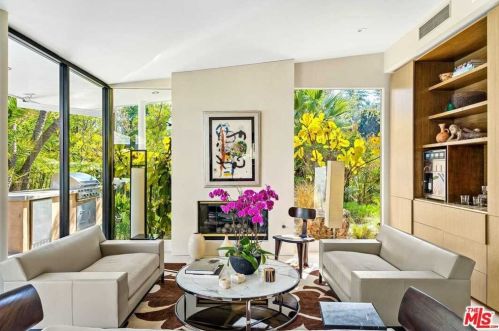 15627 Royal Oak Rd, Van Nuys, CA 91436-3905