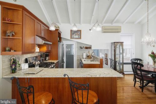 1336 Lombard St, Philadelphia PA  19147-1004 exterior