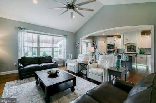 212 Shade Tree Dr, Lancaster PA  17603-5074 exterior