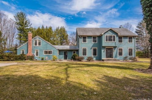 9 Pleasant St, Woodbury, CT 06798-2927