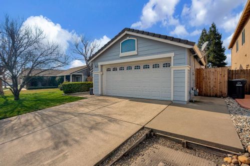 9011 Four Seasons Dr, Elk Grove, CA 95624-1467