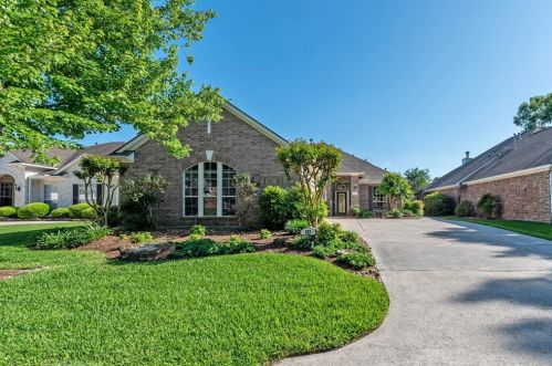 122 Dylanshire Cir, Conroe TX  77384-4549 exterior