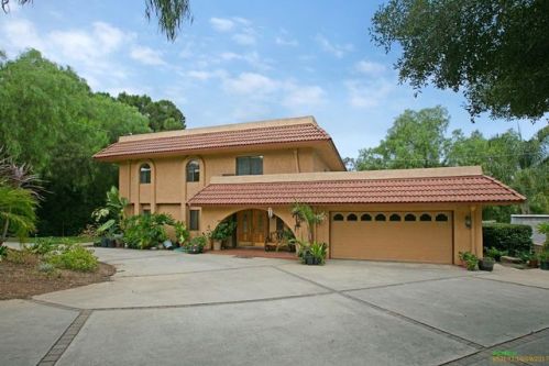 3369 Vista Way, Vista, CA 92084-1029