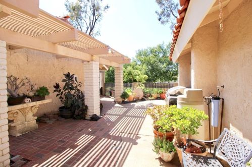 5 Cypress Tree Ln, Irvine CA  92612-2211 exterior