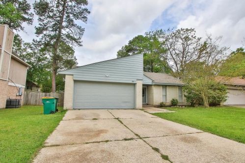 203 Hartford Dr, Conroe TX  77303-1803 exterior