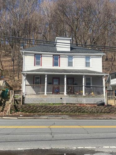 528 1st St, Bangor PA  18013-2624 exterior