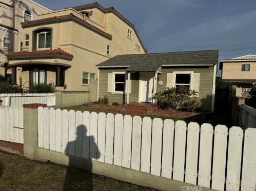 1208 Delaware St, Huntington Beach, CA 92648-4108