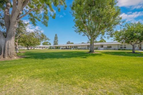 1682 Monterey Rd, Seal Beach, CA 90740-5284