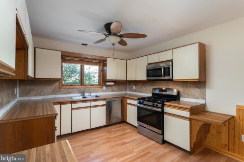 1 Boleyn Ct, Trenton NJ exterior