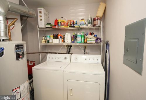 54 Cheverny Ct, Trenton NJ 08619-4718 exterior