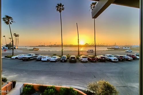 2924 Lakeshore Ct, Oxnard, CA 93035-4421