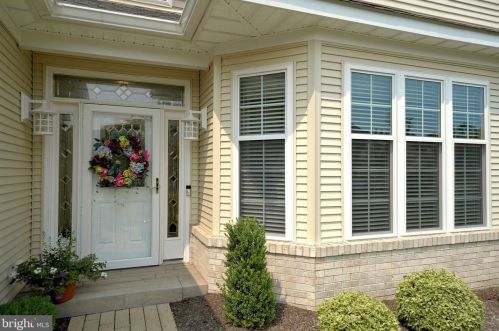 35 Portofino Dr, Trenton, NJ 08691-3754