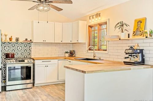 511 Tobacco St, Exeter CT  06249-1641 exterior