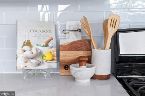 407 Greenbrier Dr, Silver Spring MD 20910-4230 exterior