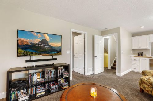 9063 Glacier Rd, Saint Paul MN  55125-3467 exterior