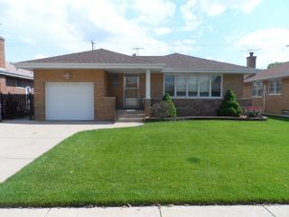 8463 Sunnyside Ave, Chicago, IL 60656-4222