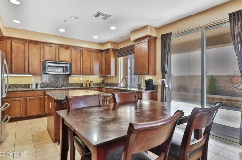 867 Coronado Cir, Santa Paula, CA 93060-1666