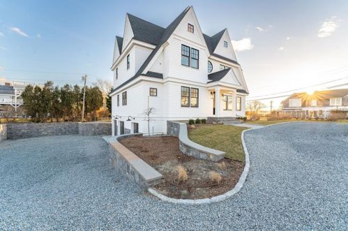4 Chartier Cir, Middletown RI  02840-3724 exterior