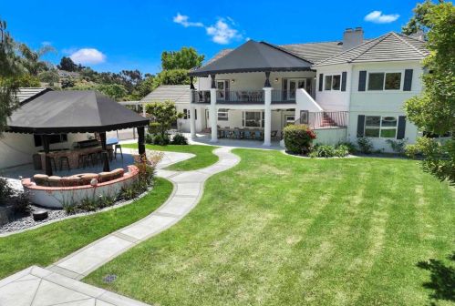 1156 Sugarbush Dr, Vista CA 92084-7464 exterior