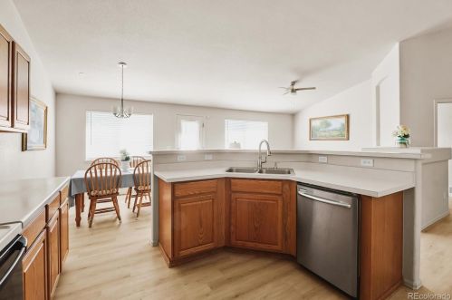 5224 Nepal Way, Aurora CO 80015-6441 exterior