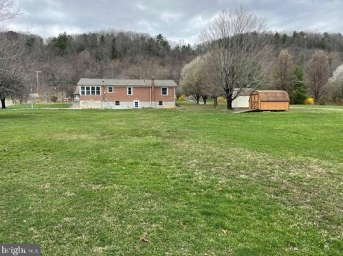 3392 Petersburg Pike, Franklin WV 26807-5635 exterior