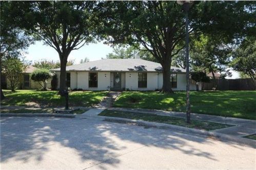 4513 Burdock Dr, Garland TX  75043-2105 exterior