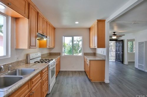 2401 Stanford St, Santa Ana CA  92704-3528 exterior
