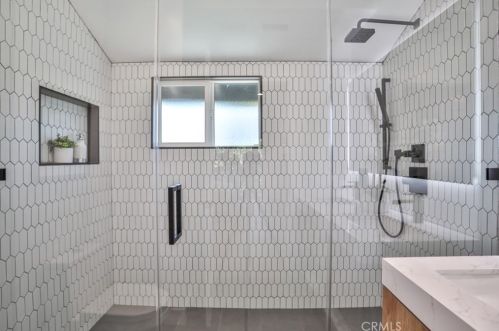 5810 Mammoth Ave, Van Nuys CA  91401-4419 exterior