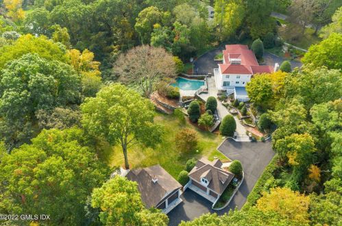 21 Harkim Rd, Greenwich CT  06831-3623 exterior