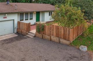 6505 Fir St, Suquamish, WA 98392-9777