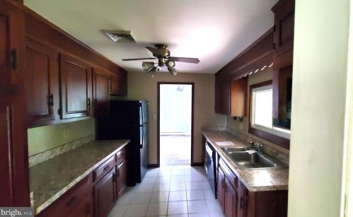 7679 Manor Dr, Harrisburg, PA 17112-4208