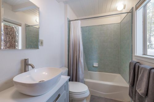 13584 Moraine Rd, Truckee CA  96161-3837 exterior