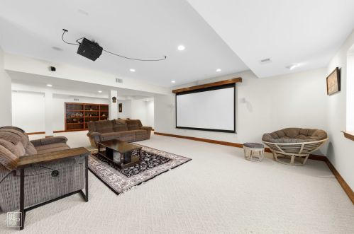 6972 Fieldstone Dr, Willowbrook IL  60527-6969 exterior