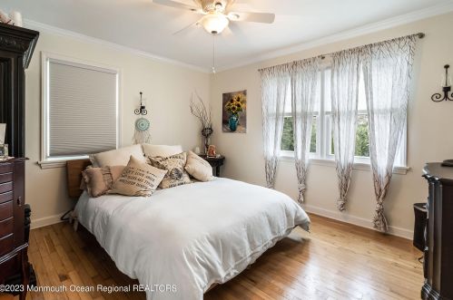 605 Front St, Tinton Falls NJ  07701-5515 exterior