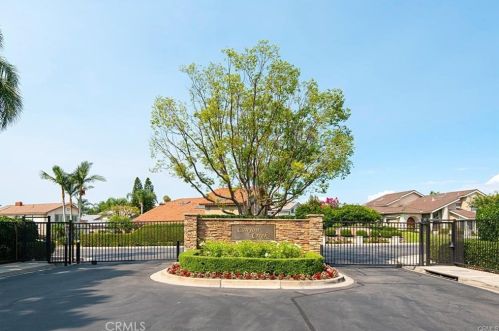 10 Vispera, Irvine CA  92620-2127 exterior