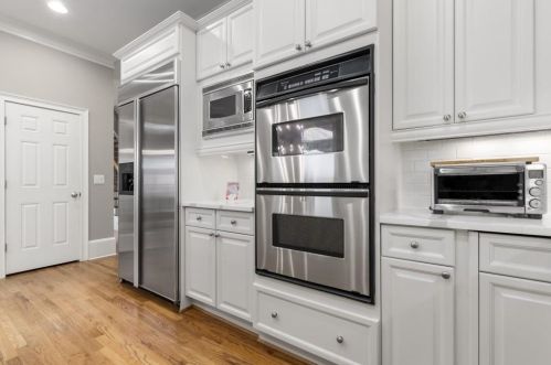 304 Frst Vly Ct, Atlanta GA  30342-2353 exterior