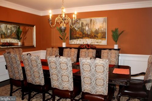 895 Ballou St, Herndon, VA 20170-3201