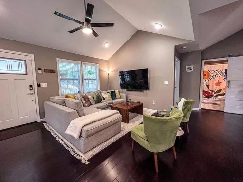 1947 Maywood Pl, Atlanta GA  30318-6372 exterior