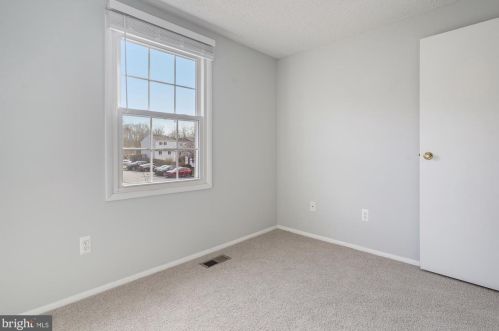 8675 Hickory Ridge Ct, Springfield VA  22153-3703 exterior