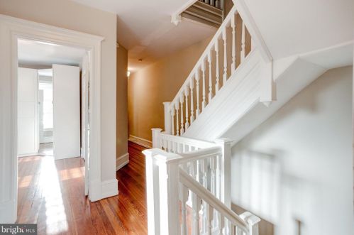 301 Gravers Ln, Philadelphia PA 19118-2802 exterior