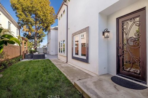739 Alabama St, Huntington Beach, CA 92648-4709