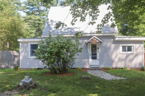 92 Merrimack Rd, Amherst, NH 03031-2735